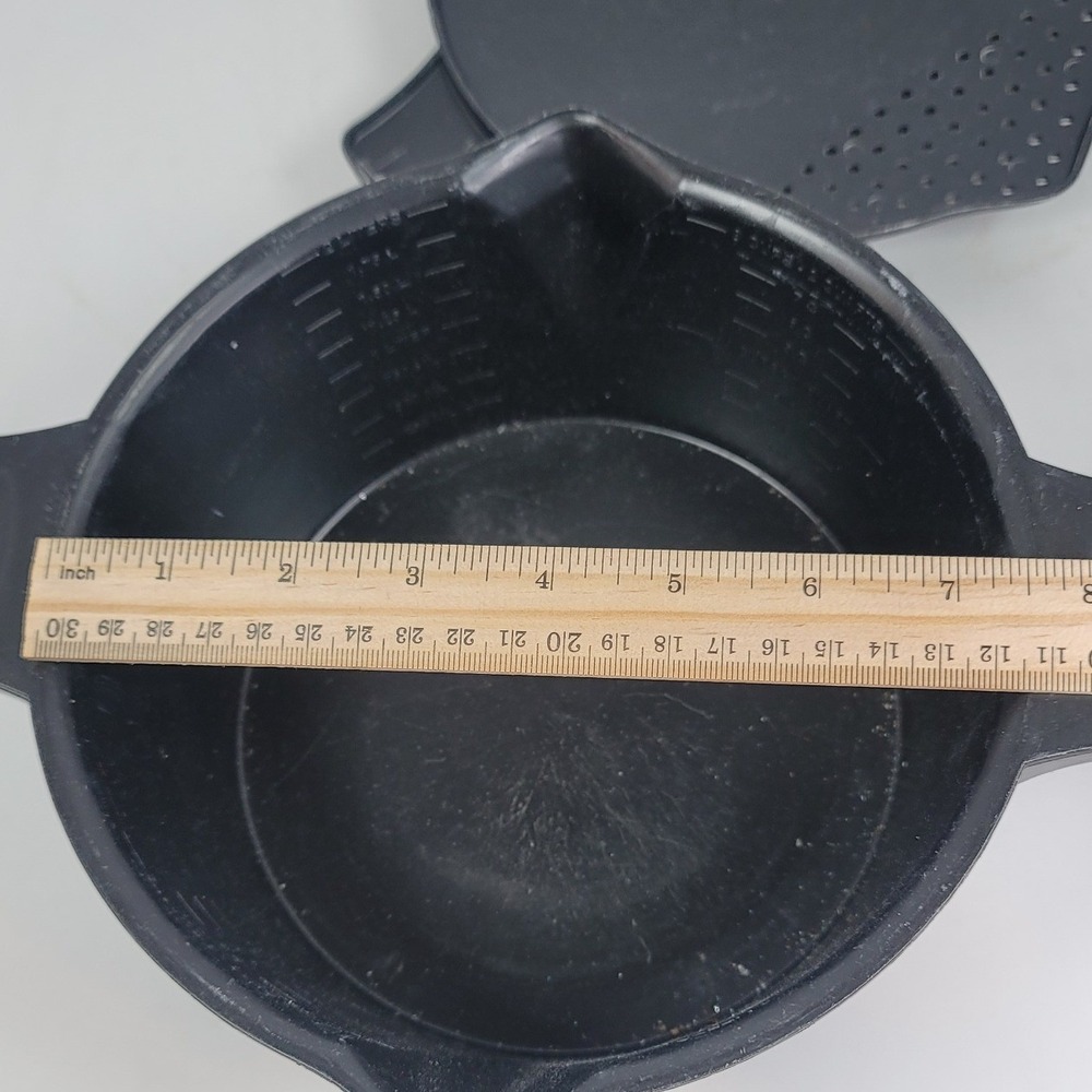 Pampered Chef 2 Quart Microwave Cooker Black Steamer Strainer Lid 8 Cup USA Made - Picture 5 of 7